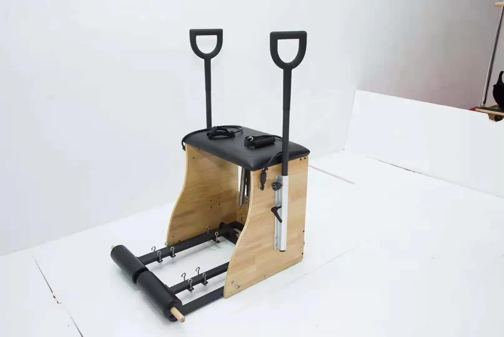 スポーツボディフィットヨガエクササイズオークメープルウッドホ - Pilates And Yoga Studio のレビューと価格